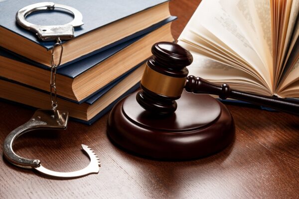 رقم محامي جنائي في الرياض | استشر محامي قضايا جنائية وجزائية