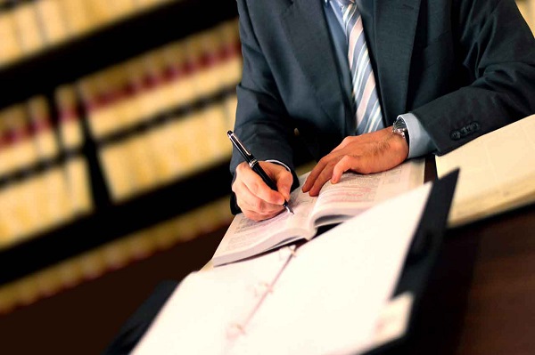 محامي قضايا تجارية خبير بالمحاكم التجارية 