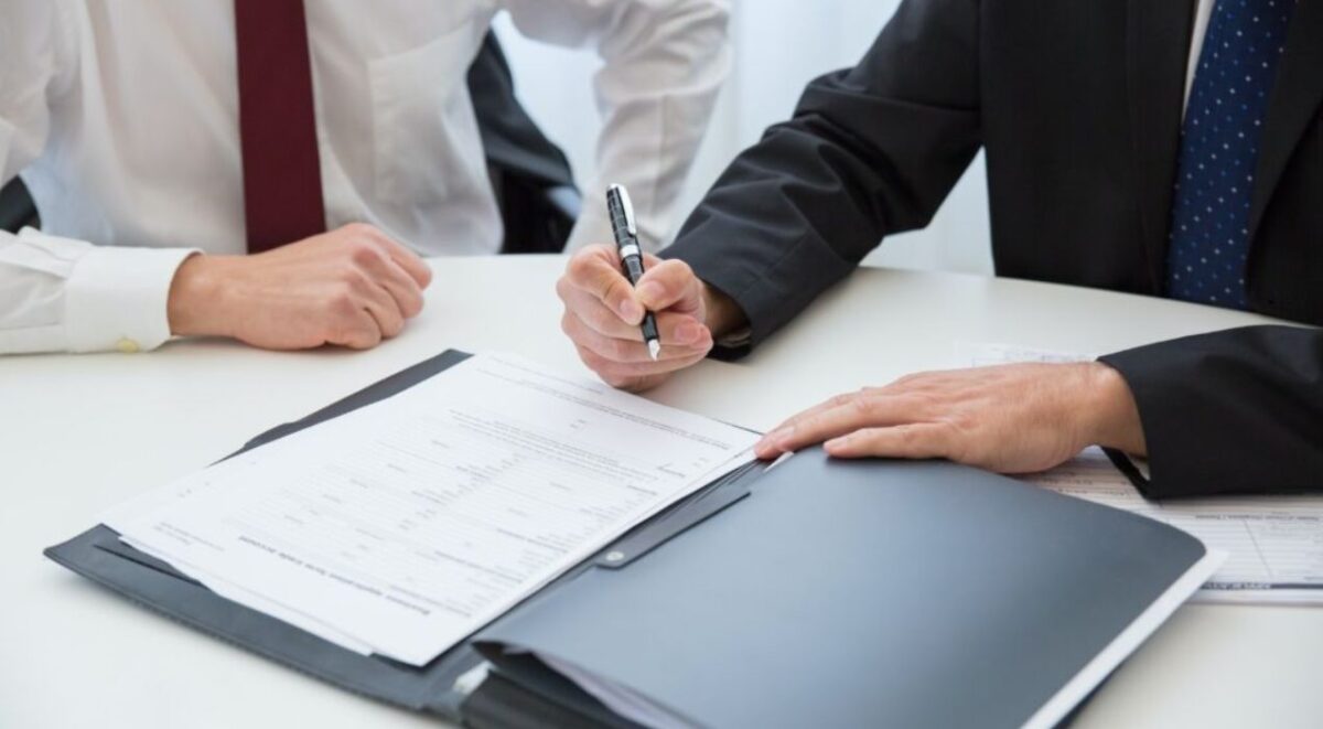 شروط توثيق العقود التجارية